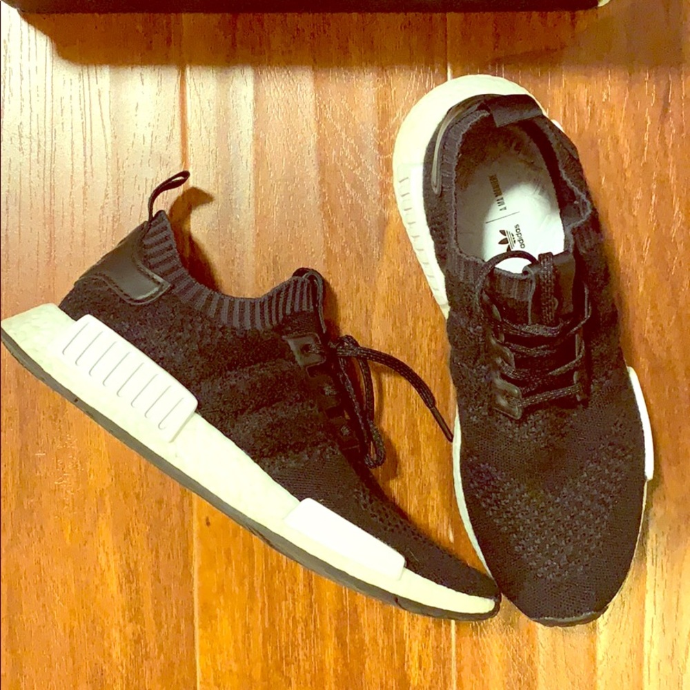 Nmd r1- A Ma Maniere x invincible cashmere wool